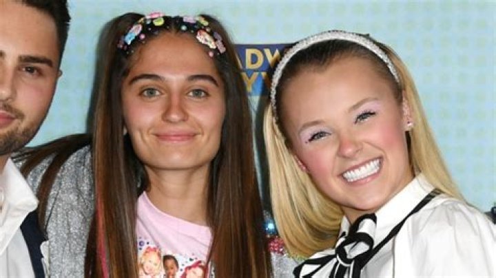 
JoJo Siwa ‘Looked Very Happy’ Holding Hands With Rumored Girlfriend Avery Cyrus, Source Says 