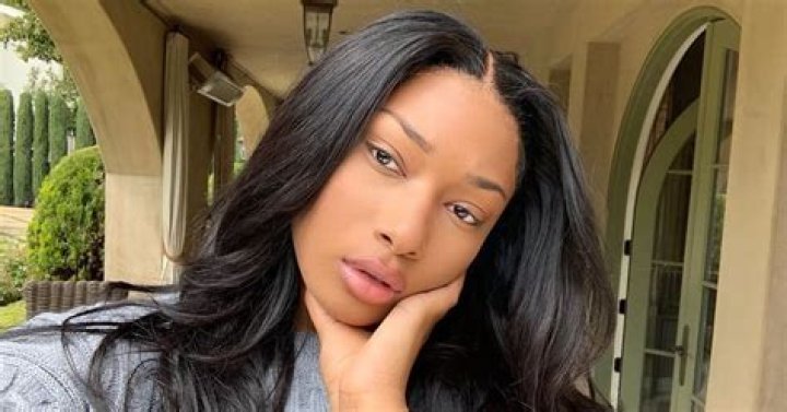 Megan Thee Stallion No Makeup Look | Why Is The Rapper Taking Break From Makeup
