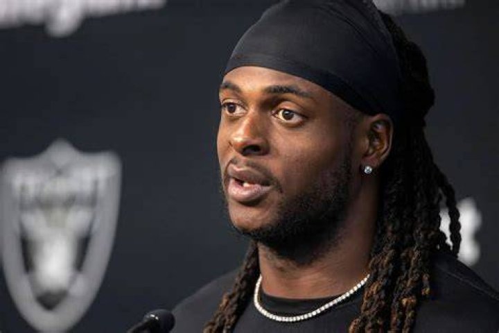 
Photographer Pushed by Raiders’ Davante Adams After Game Submits Police Report, Claims He Was Injured 