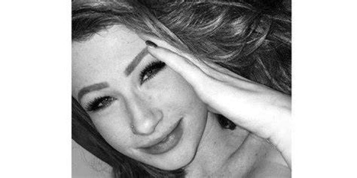 
Who is Youtube star, Abigale Mandler? Wiki: Drama, Age, Husband, Body 